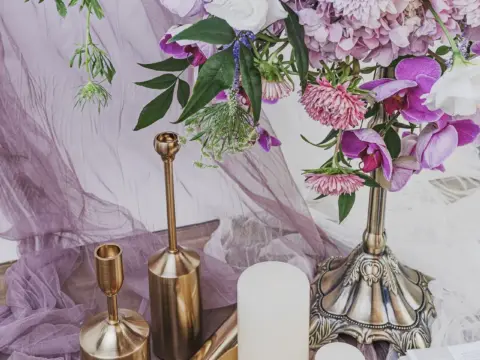 Hvordan monterer jeg en magasinholder?