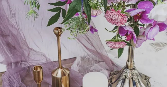 Hvordan monterer jeg en magasinholder?